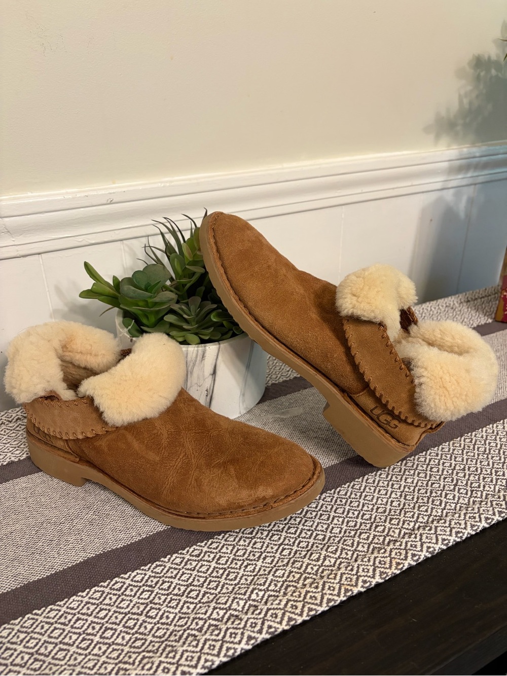 UGG Aira Shearling Mule Slippers Women’s Chestnut Suede Cozy Slip On Clogs